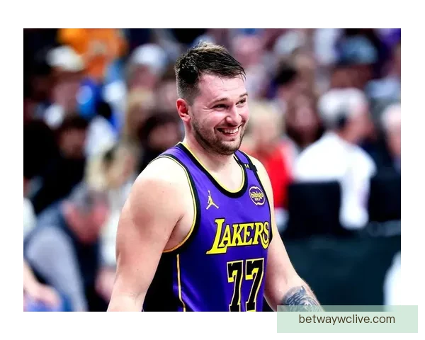 海斯：教练强调与艾顿一起守住禁区 东契奇复出需避免再吃技术犯规