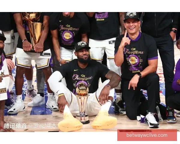 新赛季詹姆斯主动牺牲重塑湖人争冠格局或成雷霆马刺最强拦路虎